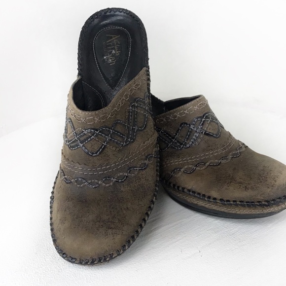 Clarks Shoes - Clark’s Artisan Collection Brown Clogs